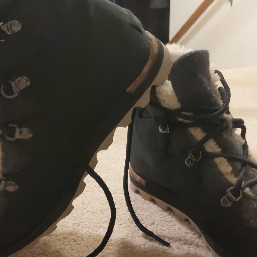 Sorels - Picture 2 of 6